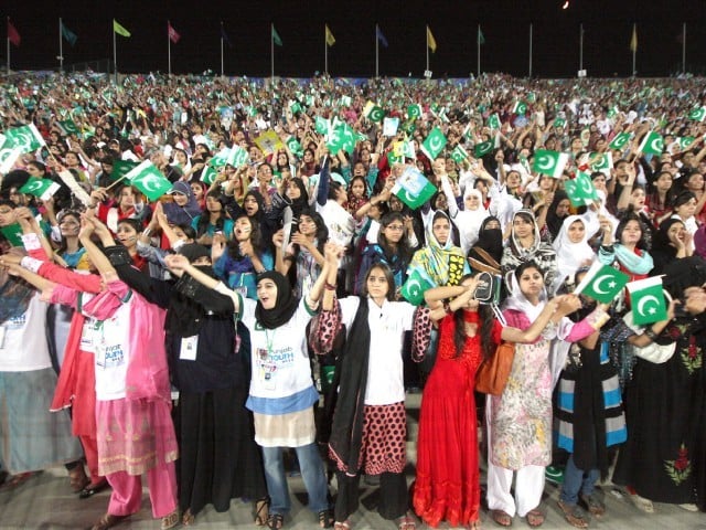 44,200 participants of Punjab Youth Festival set a new world record by singing the national anthem simultaneously. PHOTO: INP